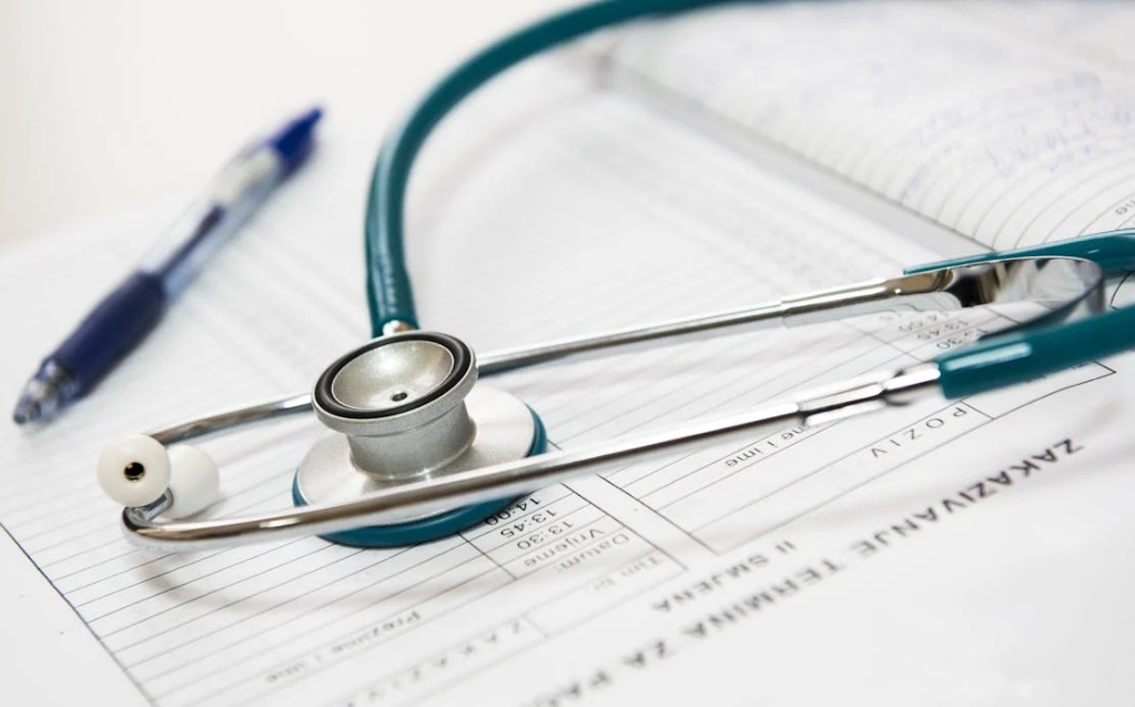 Krankenhaus-Entlassung? Diese Pflegehilfen zahlt die Kasse